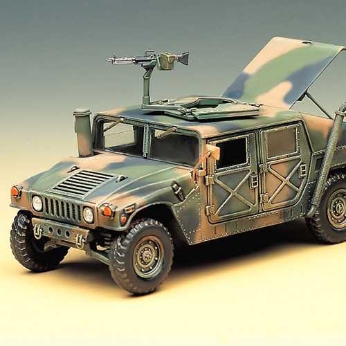  Academy 13241 - M-1025 ARMORED CARRIER (1:35)